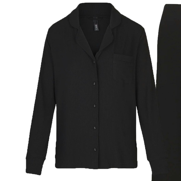 SKIMS SOFT LOUNGE RIBBED SLEEP SHIRT IN ONYX - Picture 4 of 5